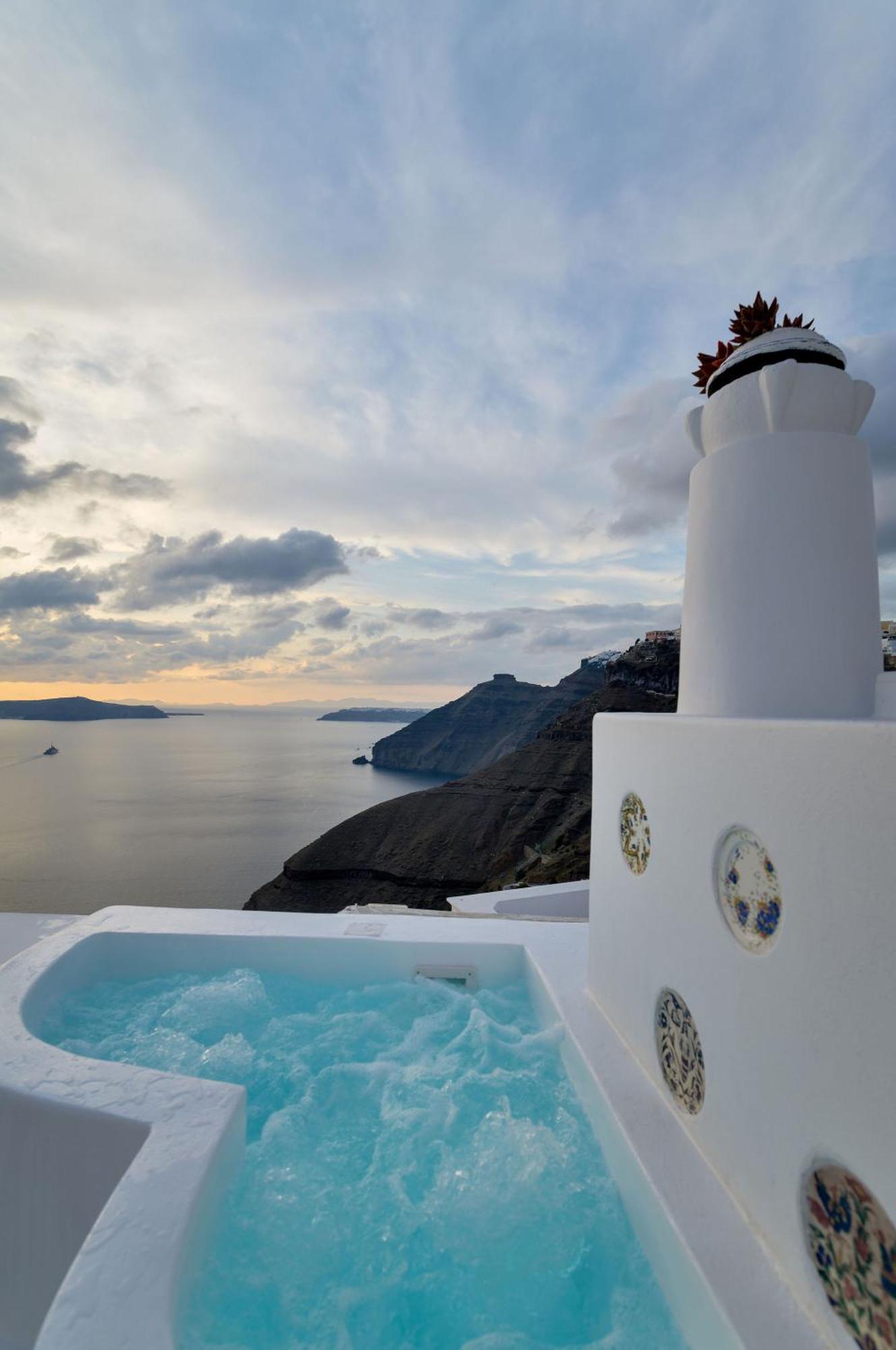 Trieris Villa & Suites Fira  Dış mekan fotoğraf