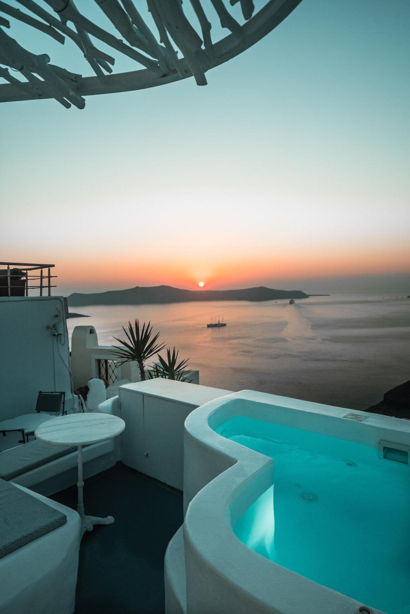 Trieris Villa & Suites Fira  Dış mekan fotoğraf