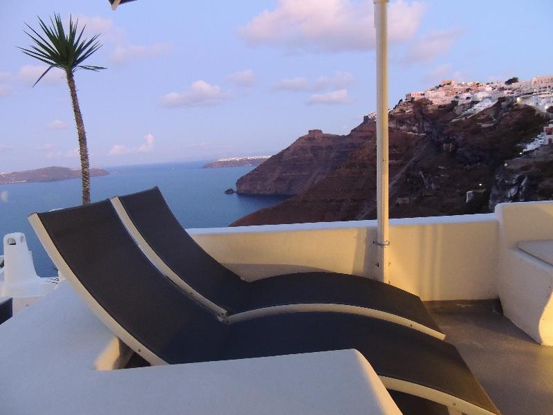 Trieris Villa & Suites Fira  Dış mekan fotoğraf